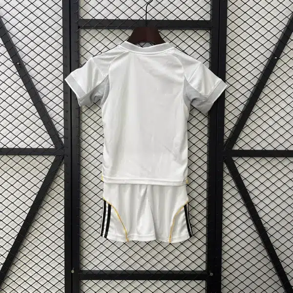 Real Madrid 2025/26 - Local - Infantil - Imagen 4