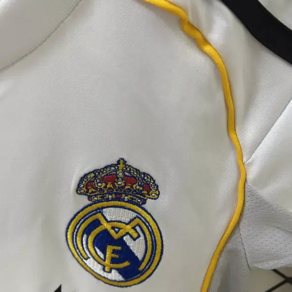 Real Madrid 2025/26 - Local - Infantil - Imagen 3