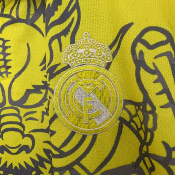 Real Madrid 2024/25 - Especial Dragón Amarillo - Aficionado - Hombre - Imagen 2