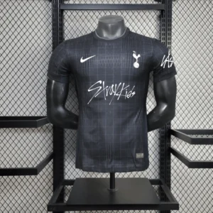 Spurs 2025/26 – Visita »Stray Kids» – Jugador